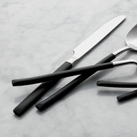 Master's Gauge by World Tableware 934-5501 High Rise 8 3/4" 18/10 Stainless Steel Extra Heavy Weight Dinner Knife - 12/Pack